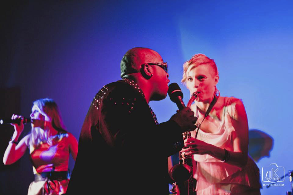 DJ plus live Saxophon