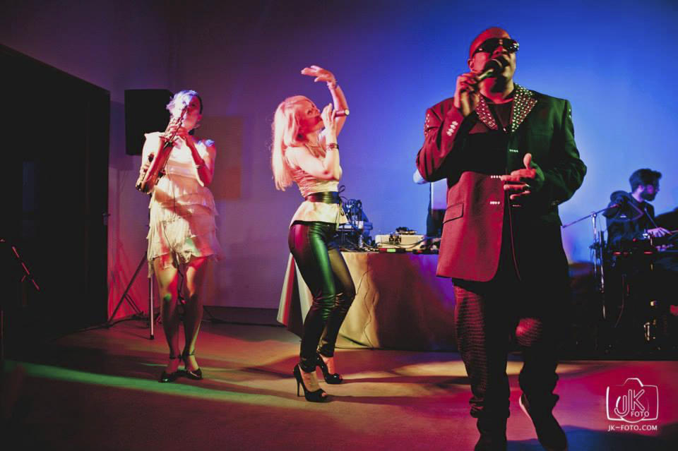 DJ plus live Saxophon